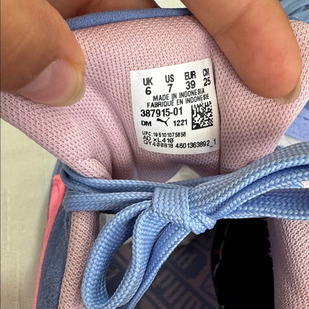 Puma Heart Accent Sneakers in Blue and Pink - Picture 5 of 7